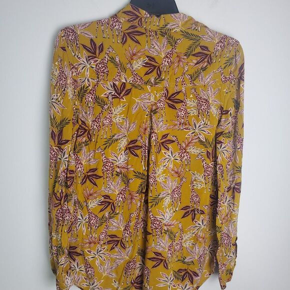 Beachlunchlounge Giraffe Printed Button-Down Shirt Size Small - Picture 3 of 8